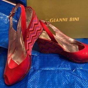 👠 Red Sexy Wedges take me dancing w/gold,red & purple chevron heels Sz 9…